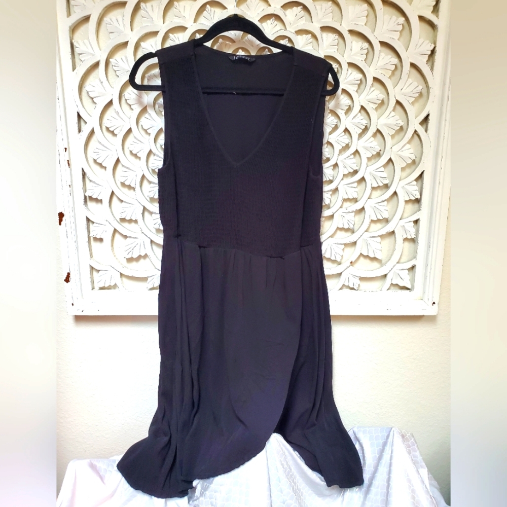 Bloomchic Sleeveless Black Tunic Size 14-16
